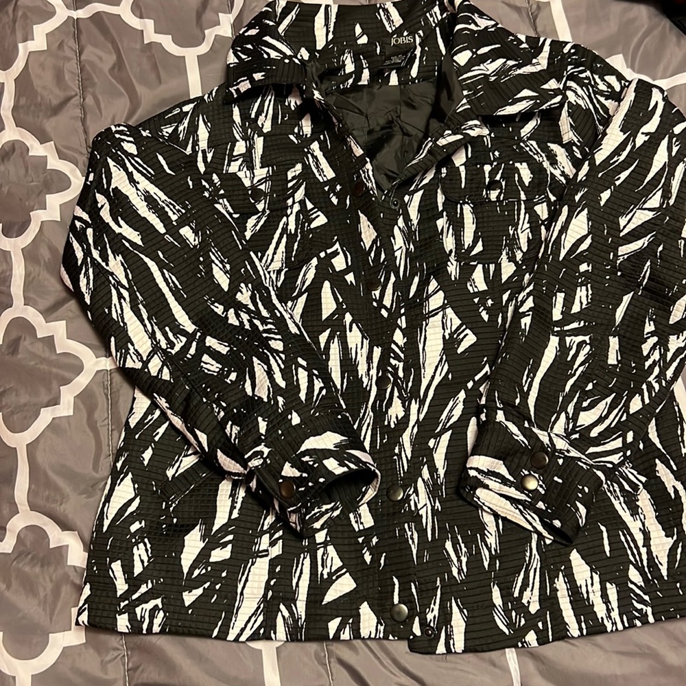 Jobis Black and White Button down jacket